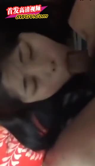 强行塞小女友小嘴颜射