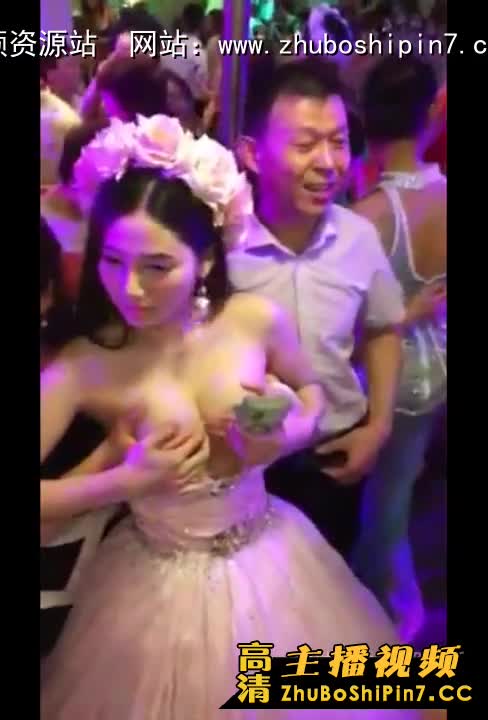 火爆婚礼现场~巨乳新娘开放摸一次1000元