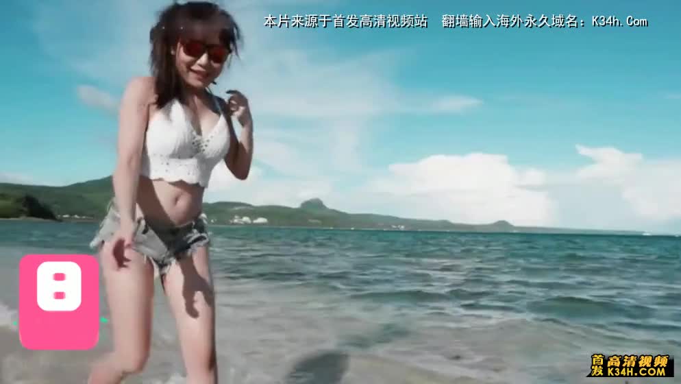 海滩搭讪萝莉系爆乳妹，微醺后淫乱4P直接内射